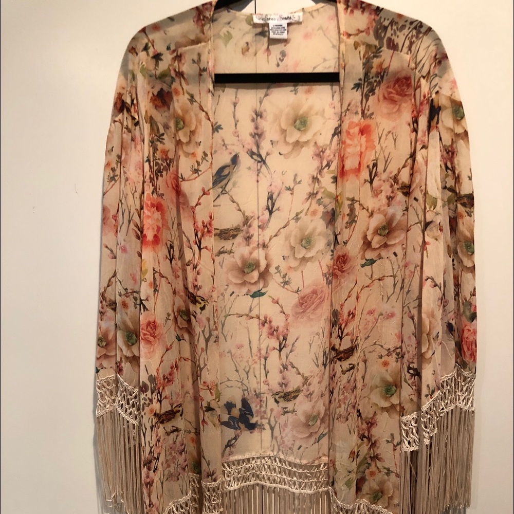 Kimono with fringe.
